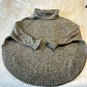 Leo & Nicole Women's Cozy Gray Cowl Neck Sweater with Curved Hem Size Small